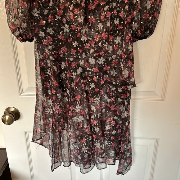ASTR the Label Fairfax Dress In Fuchshia Gold Floral - Picture 5 of 10